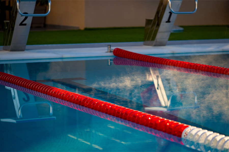 An 18 x 6 m pool with 3 lanes, competition starting blocks and a salt electrolysis disinfection system.